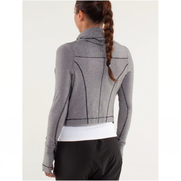 Lululemon Iconic Hooded Wrap - Picture 2 of 14